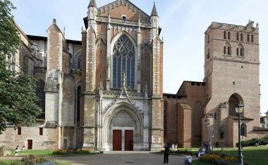 Décor pour votre tournage : le quartier Saint-Étienne et la cathédrale